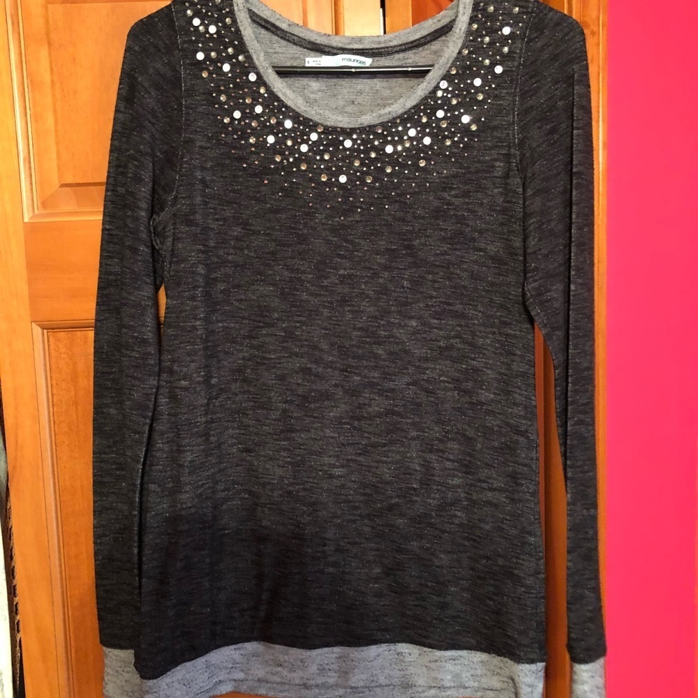 black and grey long sleeve